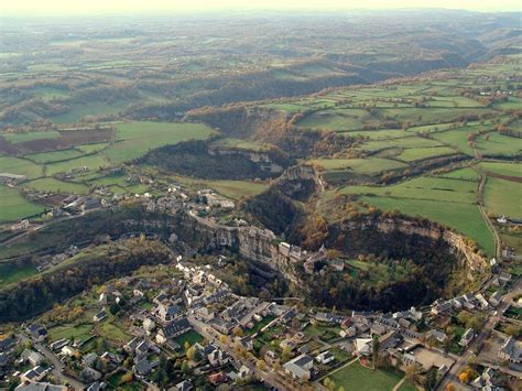 Bozouls: A French Town Perched Above A ‘Hole’ | Amusing Planet