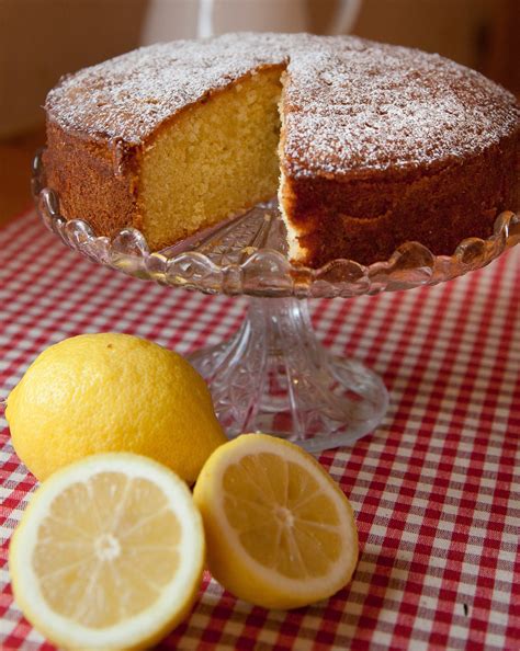 Lemon drizzle cake recipe / Riverford