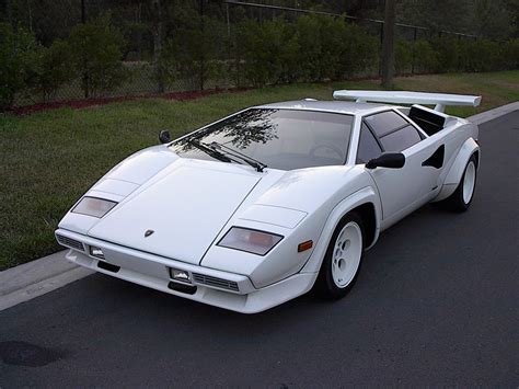 LAMBORGHINI COUNTACH - Review and photos