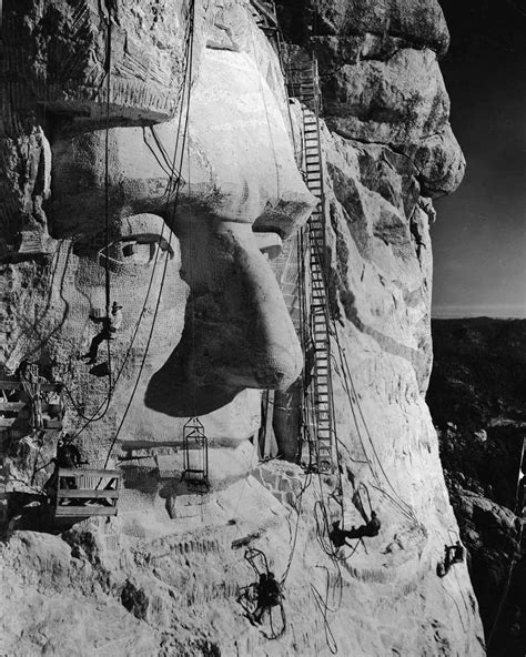 Rare Photographs Document the Carving the Iconic Mount Rushmore, 1927 ...