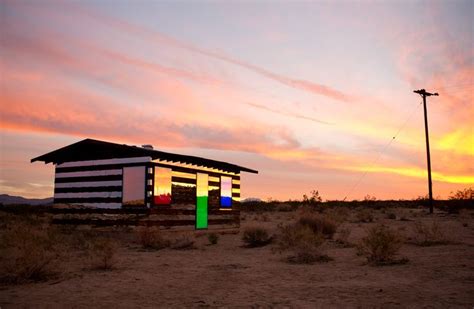 This desert art installation creates a stunningly beautiful mirage | Earth architecture ...