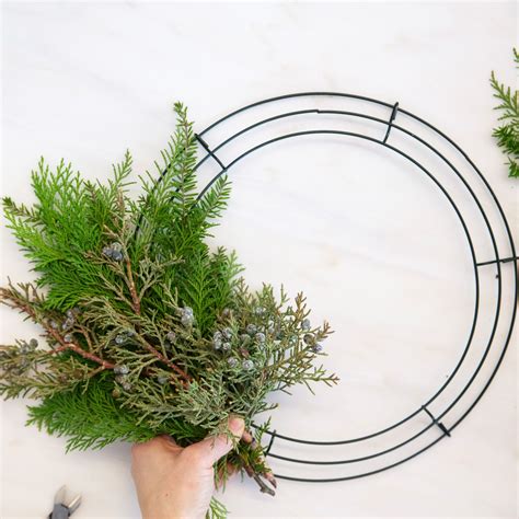 How to Decorate With Holiday Greenery and Keep It Fresh All Season Long | Christmas wreaths to ...