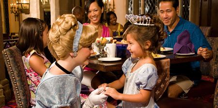 Magic Kingdom Character Dining - Disney Secrets