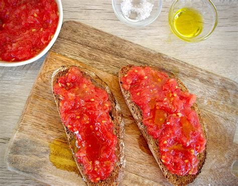 Pan Con Tomate Recipe-Spanish Breakfast Toast - OliveTomato.com