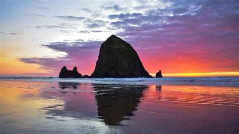 Haystack Rock, Yaquina Head Outstanding Natural Area - backiee