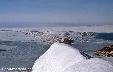 Thumbnails - Signy Island Antarctica base dusk - Free use pictures of Antarctica