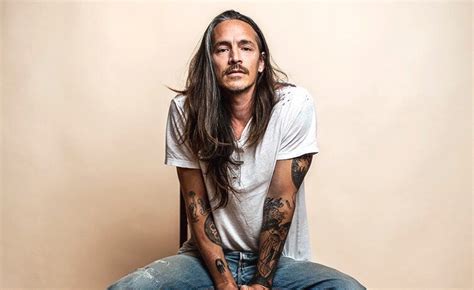 Brandon Boyd (Incubus) versiona 'Myth' de Beach House - Binaural