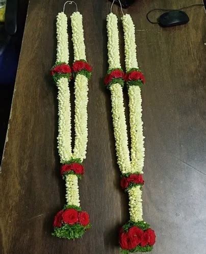 20 Latest Indian Wedding Garland Designs With Photos In 2024