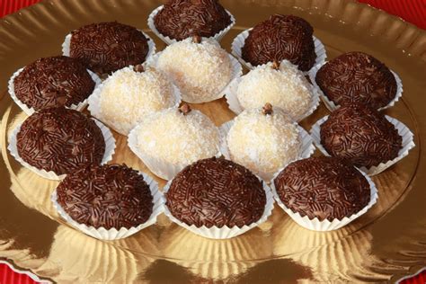 susana bolos decorados: Brigadeiro e Beijinho