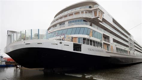 Viking Mississippi cruise ship touches water for the first time | ksdk.com