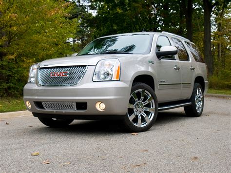 2009 GMC Yukon Denali Hybrid - GMC Luxury Hybrid SUV Review - Automobile Magazine