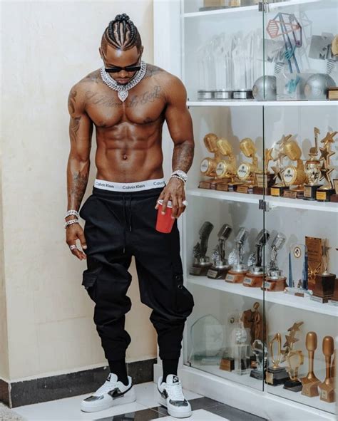 Diamond Platnumz shows off his multiple awards