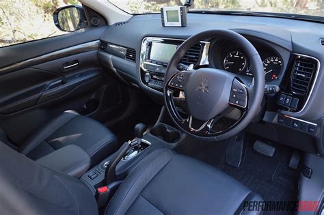 2016 Mitsubishi Outlander review - Australian launch (video ...