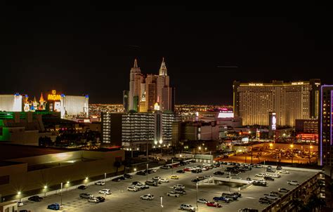 The Las Vegas Skyline from my hotel, [6000x4000] : r/ExposurePorn