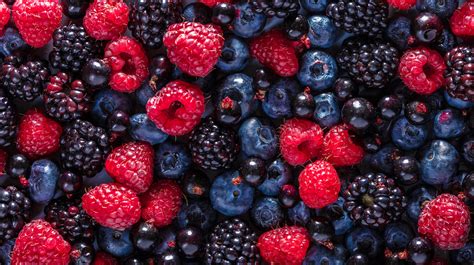 Blackberries Vs. Black Raspberries: What's The Difference?