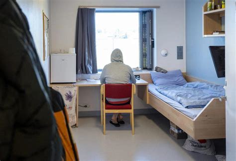 A Norwegian prison cell : r/Damnthatsinteresting