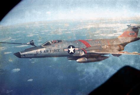 REFUELING OVER WAKE ISLAND | McDonnell RF-101 Voodoo RF-101A… | Flickr