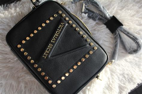 VICTORIA’S SECRET CROSSBODY BAG BLACK WITH V | BrigettesPH