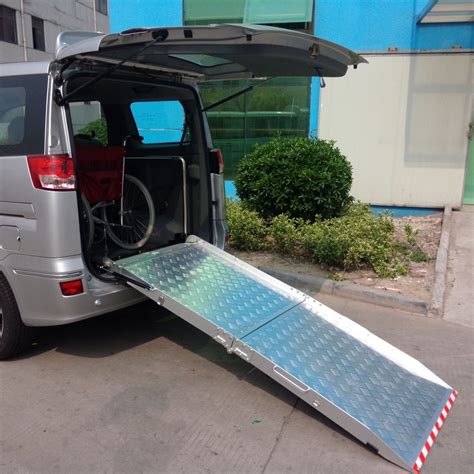 Esay Operated Manual Folding Wheelchair Loading Ramp - China Folding Wheelchair Ramps Portable ...