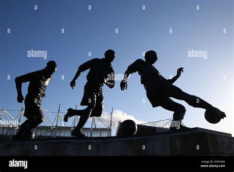 The Sir Stanley Matthews statue outside the bet365 Stadium Stock Photo ...