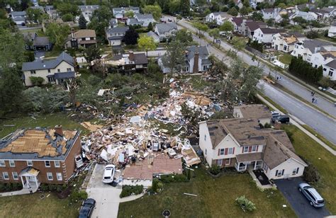 Tornado sweeps through suburban Chicago, causing damage | MPR News