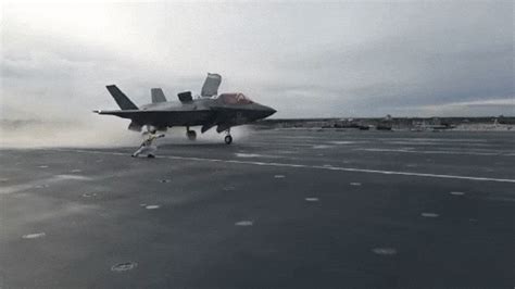 Xem khoảnh khắc tiêm kích F-35B lần đầu cất cánh từ khu trục hạm - Tạp chí Người Đưa Tin