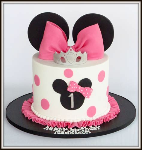 Minnie Mouse birthday cake. | Minnie mouse birthday cakes, Minnie mouse ...