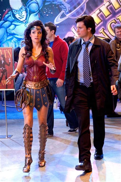 Lois Lane (Erica Durance) and Clark Kent in Smallville TV series ...