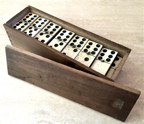 Traditional Dominoes Set - www.ChessAntiques.com