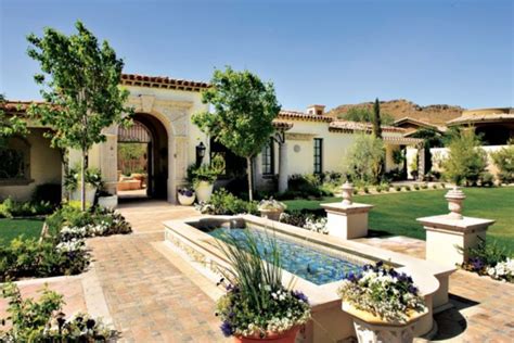 Neutral Mediterranean Courtyard | Mediterranean homes, Spanish style ...