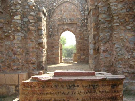 Chasing History: Mehrauli Archeological Park: Tomb of Balban