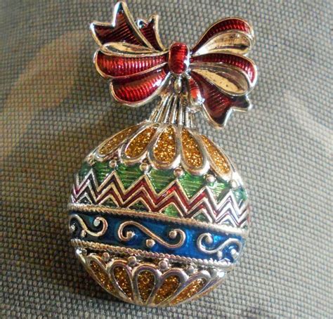 Vontage Christmas Ornament Ribbon Brooch Christmas Ball Pin | Etsy | Christmas ornaments ...