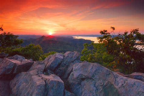 Pinnacle Mountain sunset; overlooking Lake Maumelle | Flickr