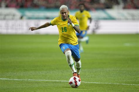 Neymar to team up with youngsters for Brazil at World Cup | AP News