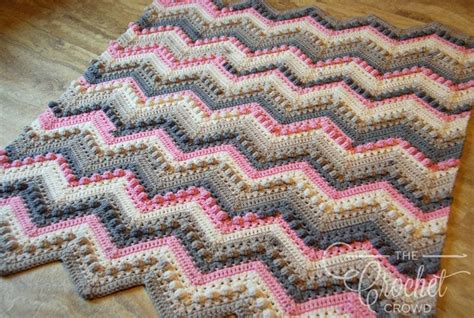 How To Crochet Hugs & Kisses Baby Blanket + Tutorial | The Crochet Crowd