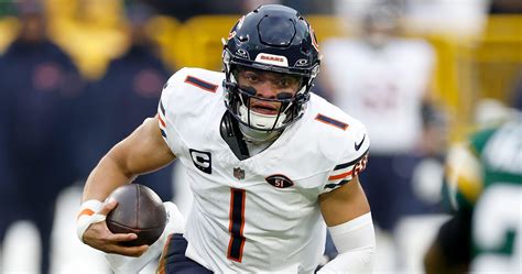 Bears GM Says Justin Fields 'Can Lead This Team,' Won't Commit to QB ...