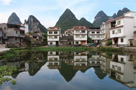 Yangshuo karst mountains: exploring it on bicycles and a bamboo raft