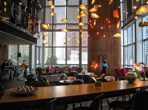 File:W Hotel Hong Kong Bar.jpg - 维基百科，自由的百科全书