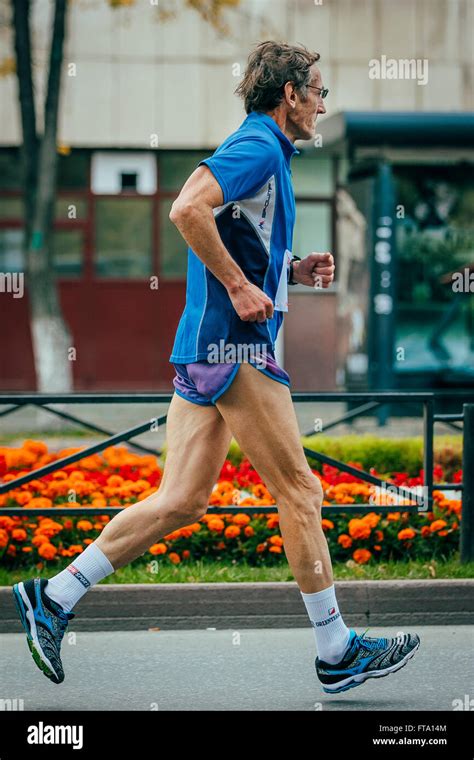 Elderly man running marathon hi-res stock photography and images - Alamy