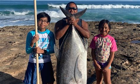 Hawaii angler lands rare giant ulua