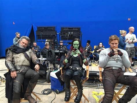 39 Behind-The-Scenes Pictures That'll Change How You Watch Marvel Movies