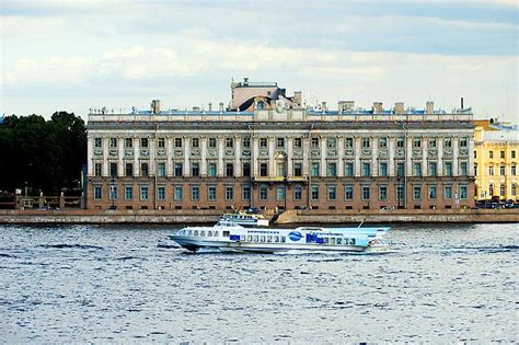 The 6 Most Stunning Palaces to Visit in St. Petersburg | Vogue