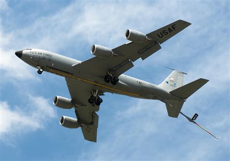 Soaring to 60: KC-135 remains backbone of AF air refueling > Defense ...