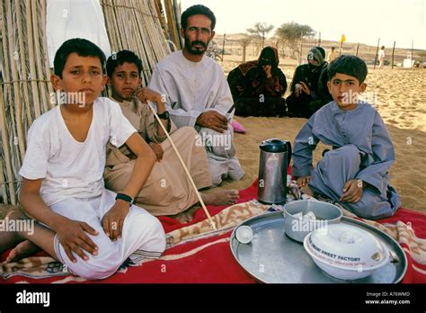 Omani family hi-res stock photography and images - Alamy