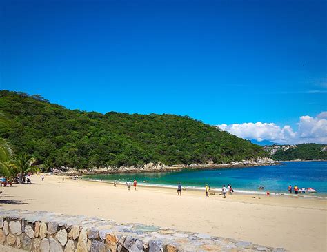 Hanging Out on the Beaches of Huatulco - Trailing Rachel