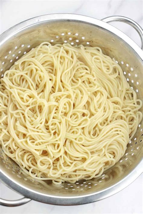 How To Boil Spaghetti (Boiled Spaghetti) - cookinghelpcenter.com