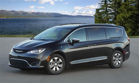 Chrysler Pacifica Hybrid Rethinks the Power of the Minivan