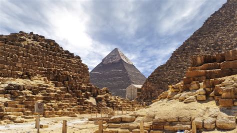 Desert landscape and Pyramids at Giza, Egypt image - Free stock photo - Public Domain photo ...