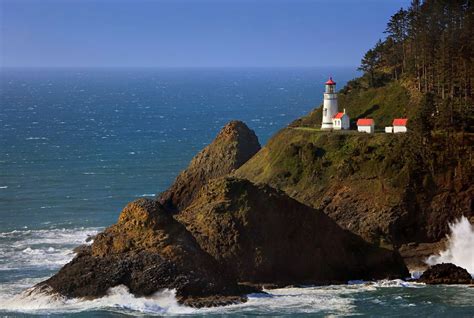 Pin by Stephanie Riverman on Oregon | Lighthouse, Travel photos, Island ...