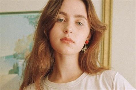 Lirik Lagu 'Sofia' - Clairo (I Think We Could Do It If We Tried) - Sonora.id